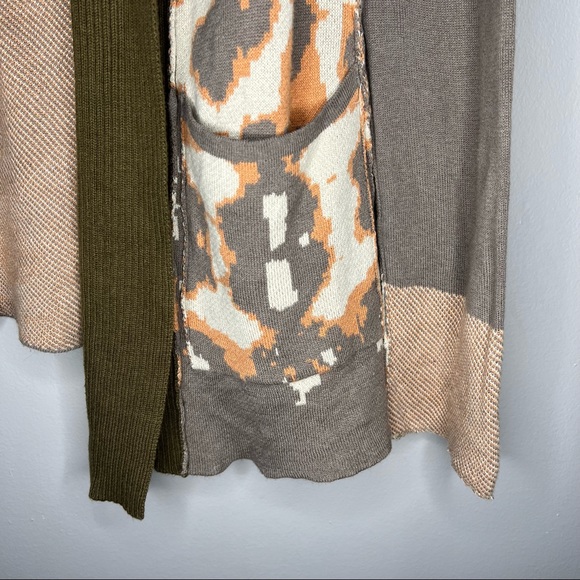 BKE Buckle Animal Print Raw Hem Open Cardigan Sweater S FLAW - Picture 5 of 9